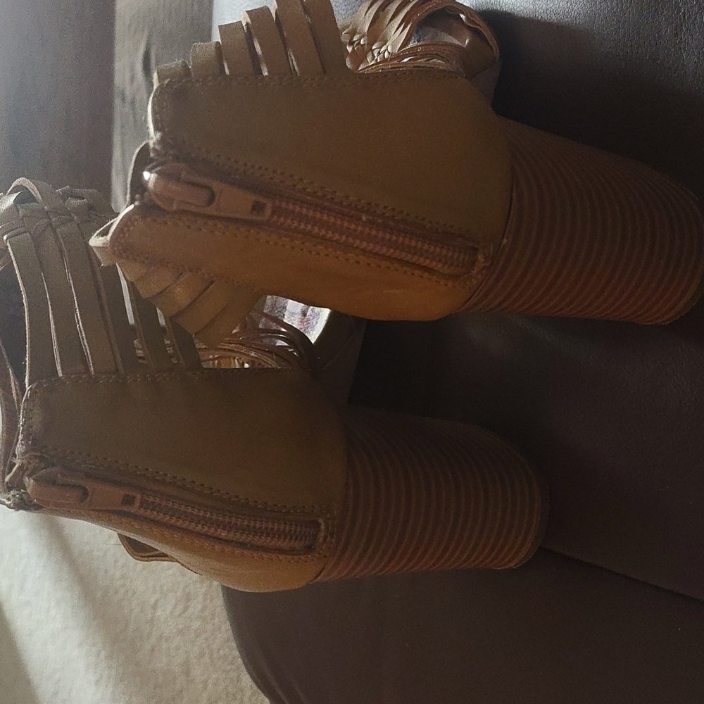 Shoes - Picture 3 of 4